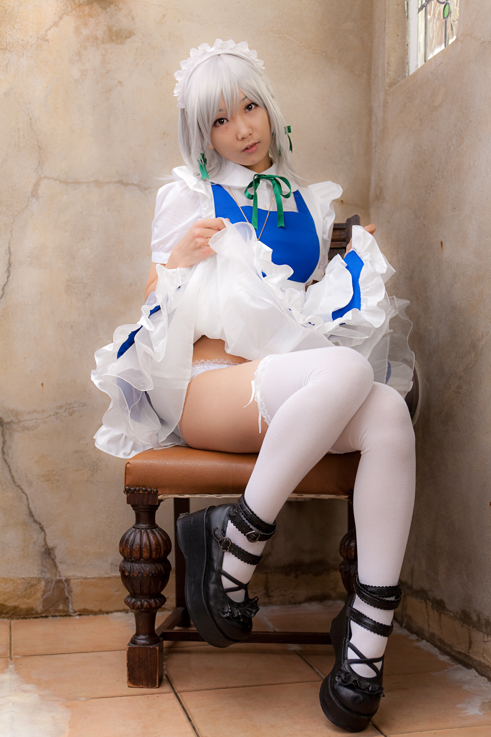 cosplay美女套图 c77 Sakuya Izayoi　白丝假发扮相(1)